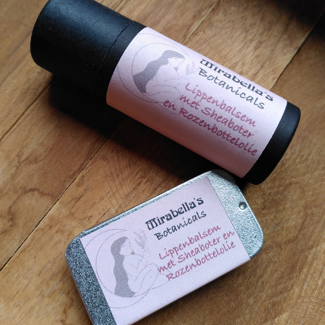 Lippenbalsem met Sheaboter en Rozenbottelolie