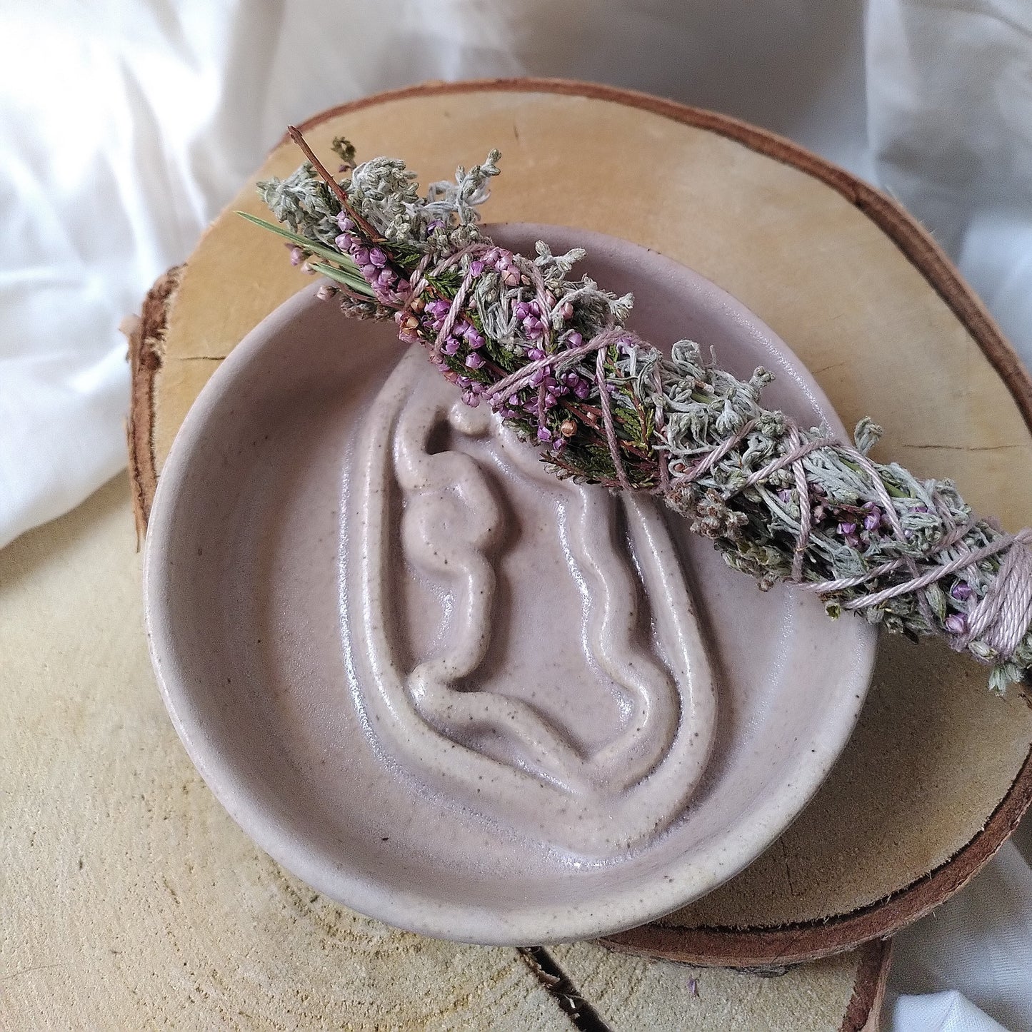 Vulva Bowl "Fanny" by Boll Ceramics