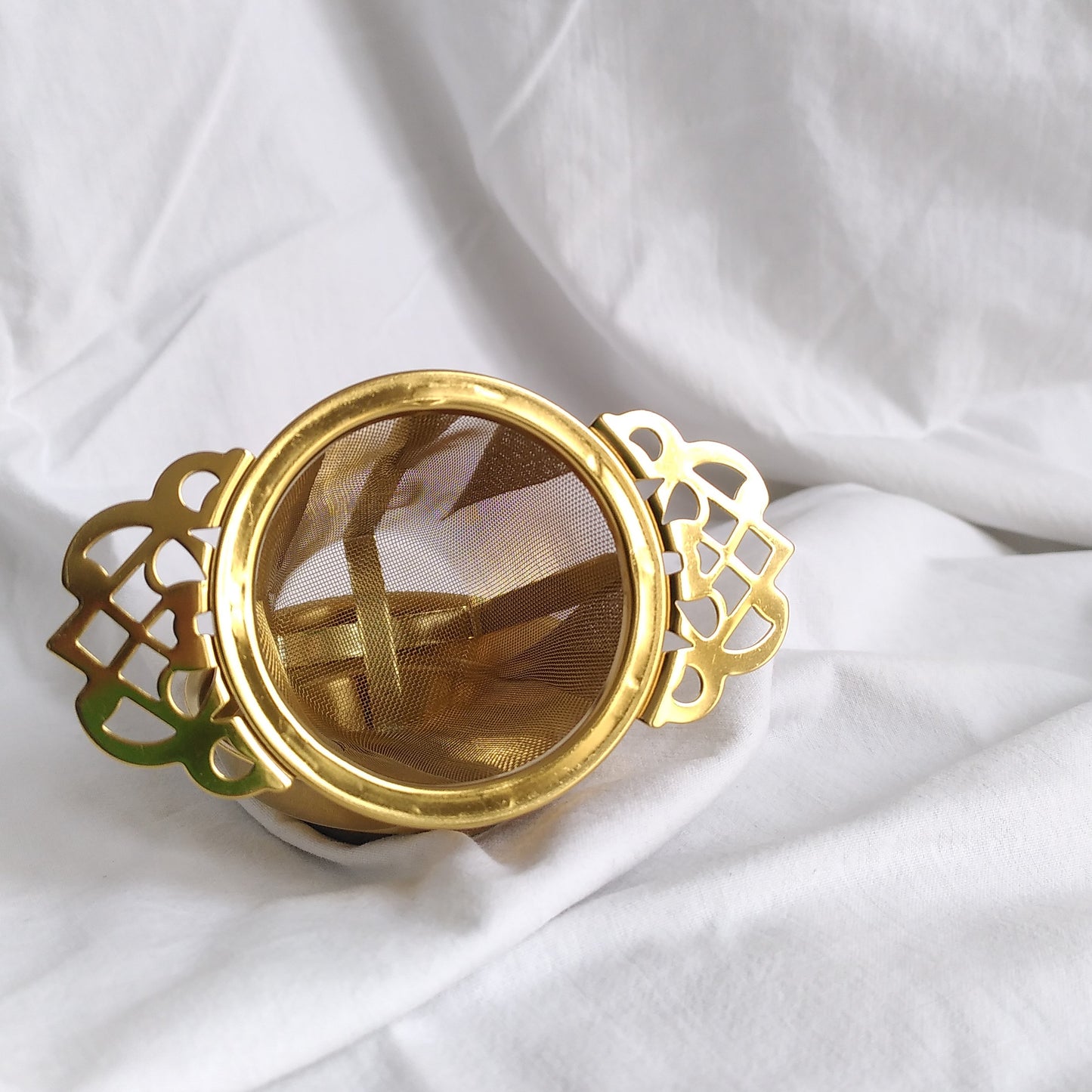 Tea strainer gold