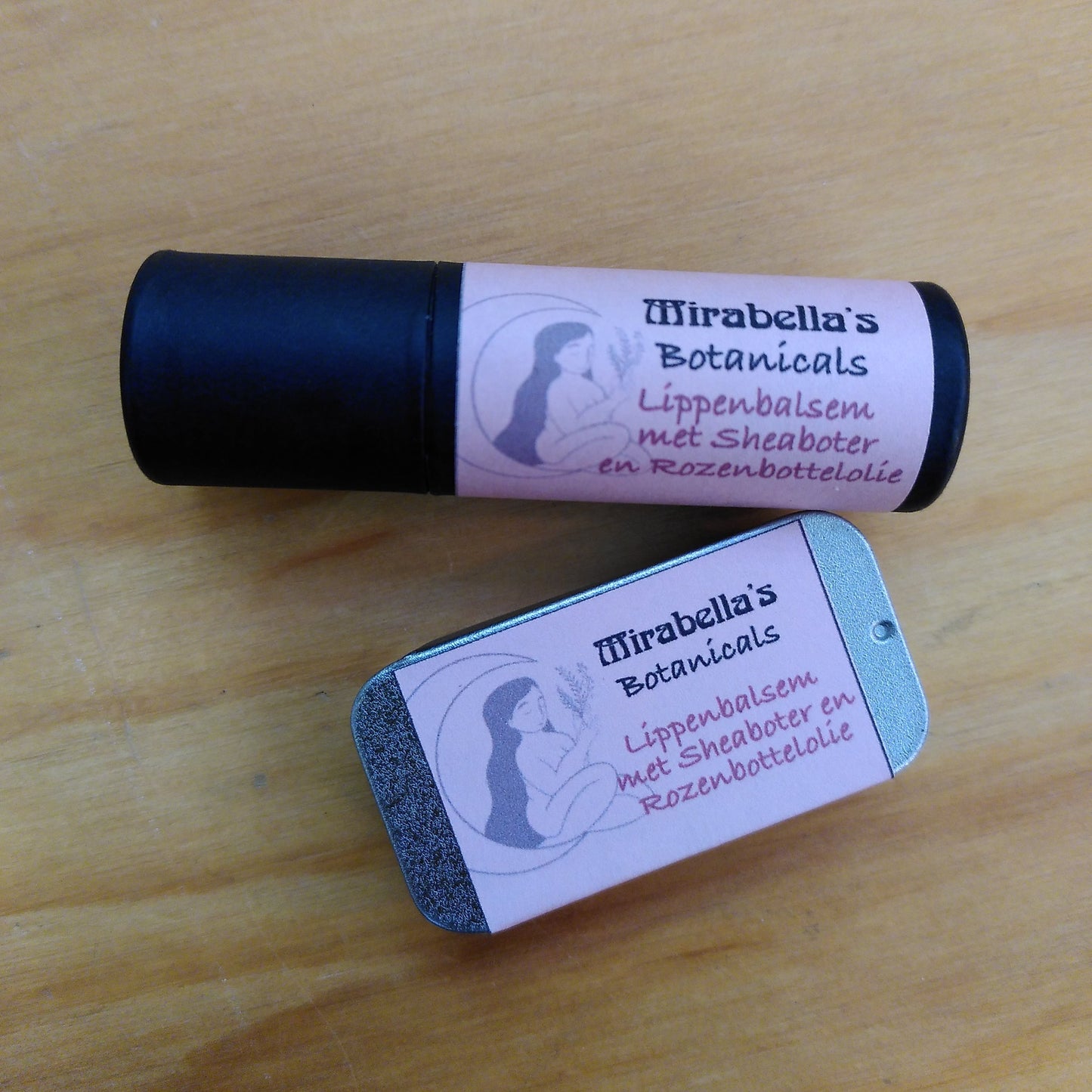 Lippenbalsem met Sheaboter en Rozenbottelolie